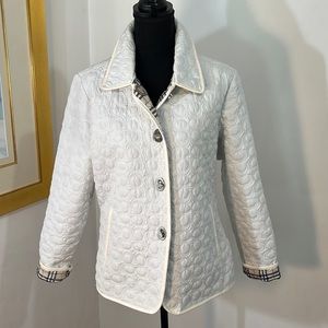 White light weight quilted jacket. Synthetic insolation. E Studio brand, size LG